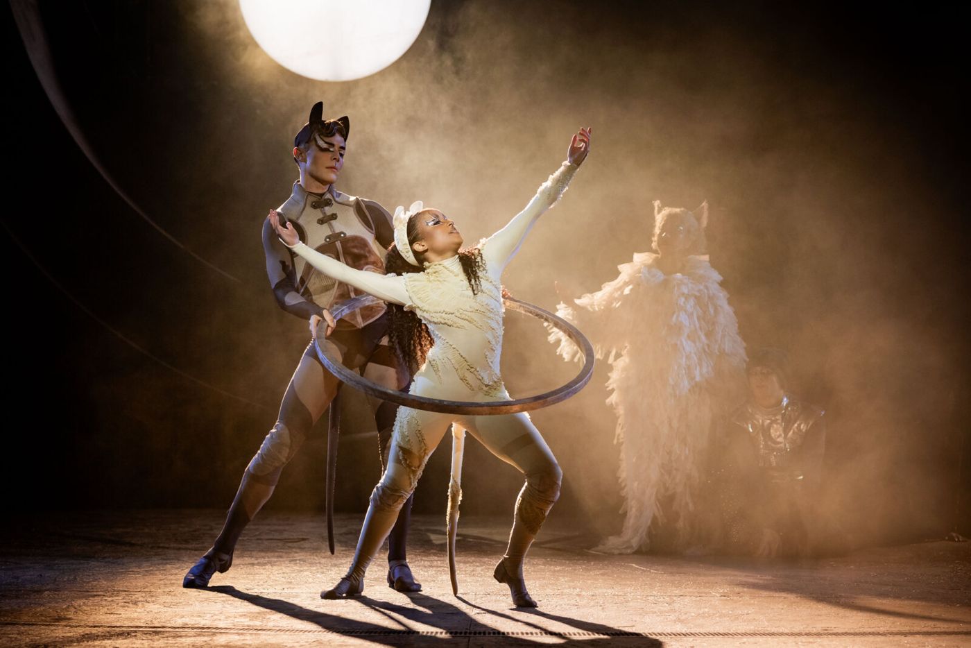 Photos: Rachael Wooding, Melanie La Barrie, and More in CATS at Regent's Park Open Air Theatre Image