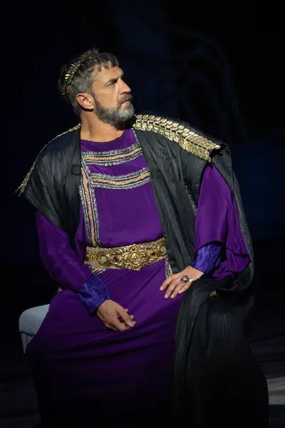 Raul Esparza Photo