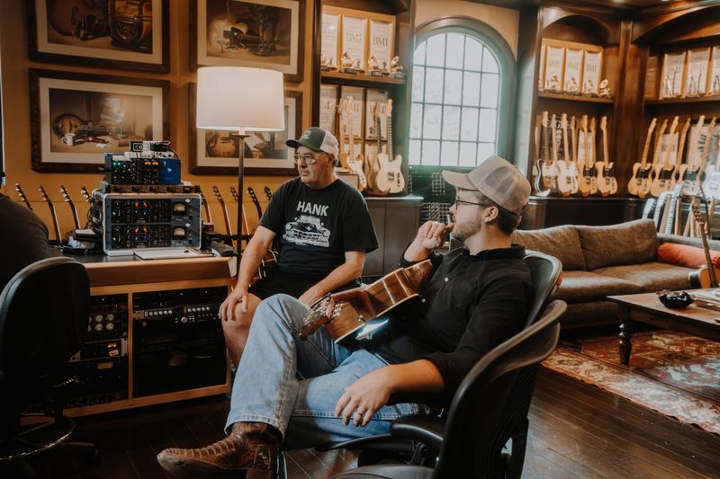 Photos: Kenny Whitmire Releases MOVIN' ON'S MOVIN' IN Feat. Vince Gill — photo 2 of 2