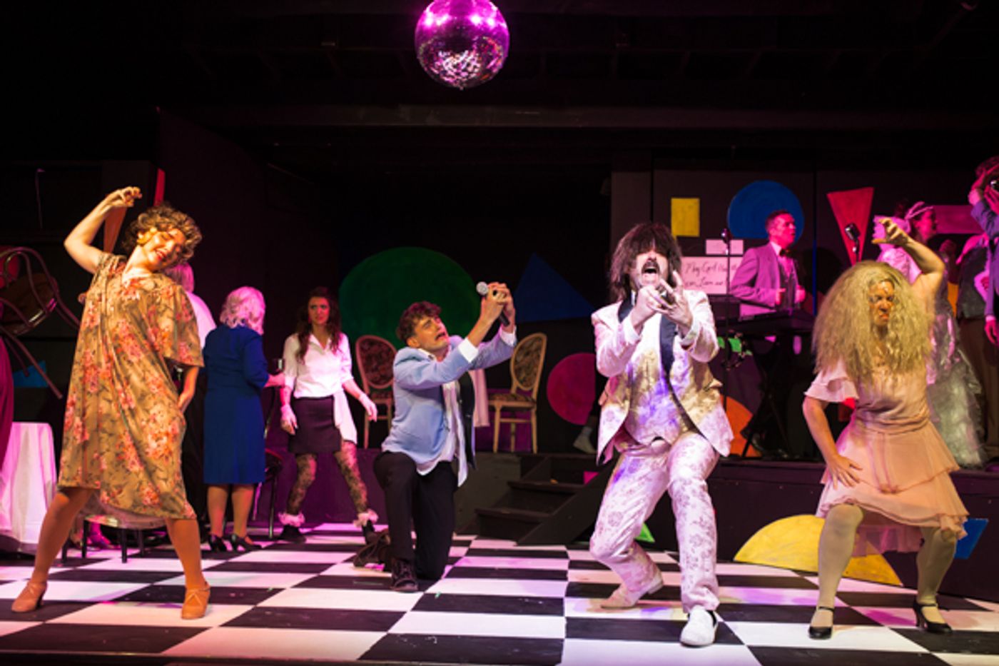 Photos: First look at Little Theatre Off Broadway’s The Wedding Singer Image