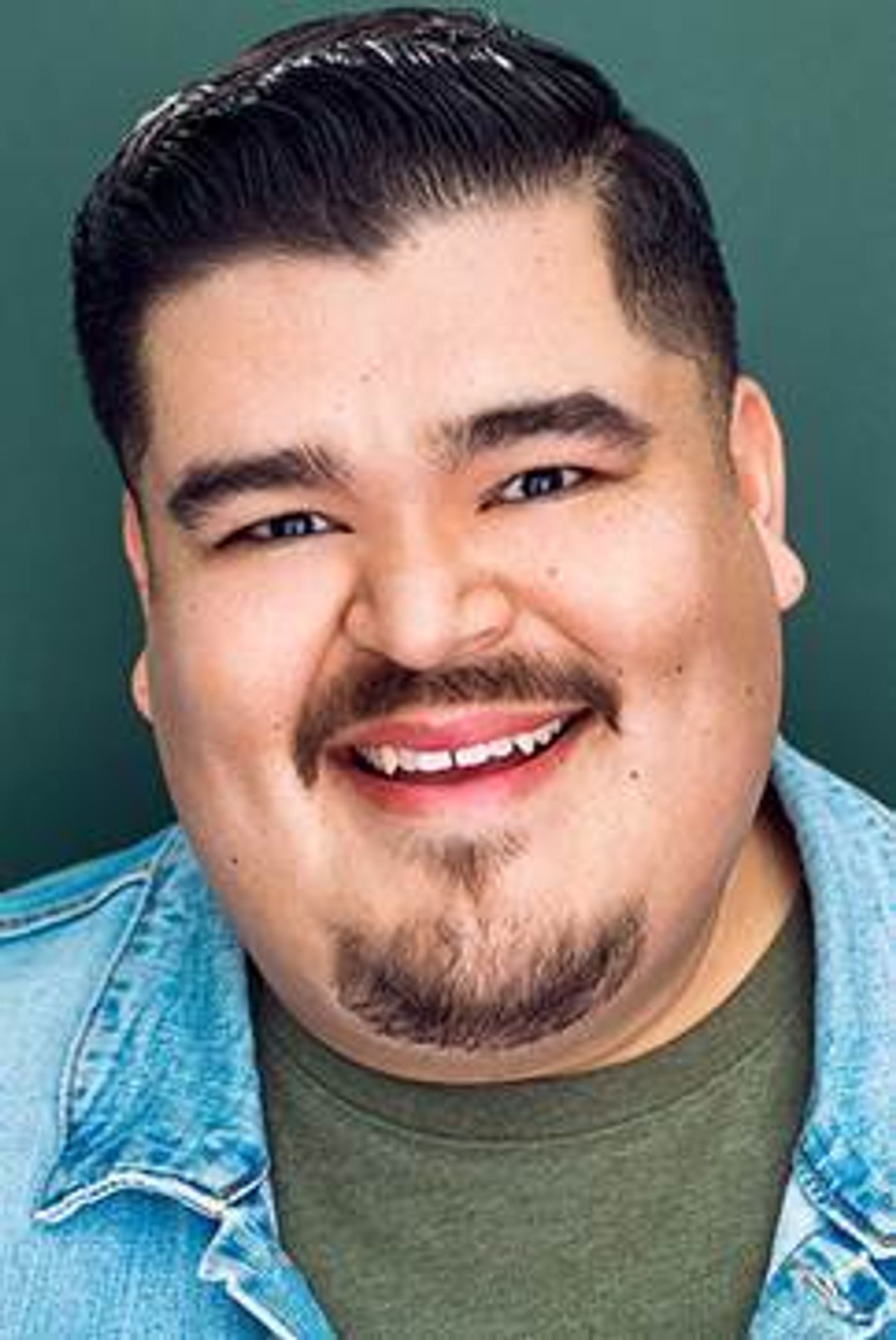 Interview: From San Diego to the National Tour: Javier Garcia on Water for Elephants Image