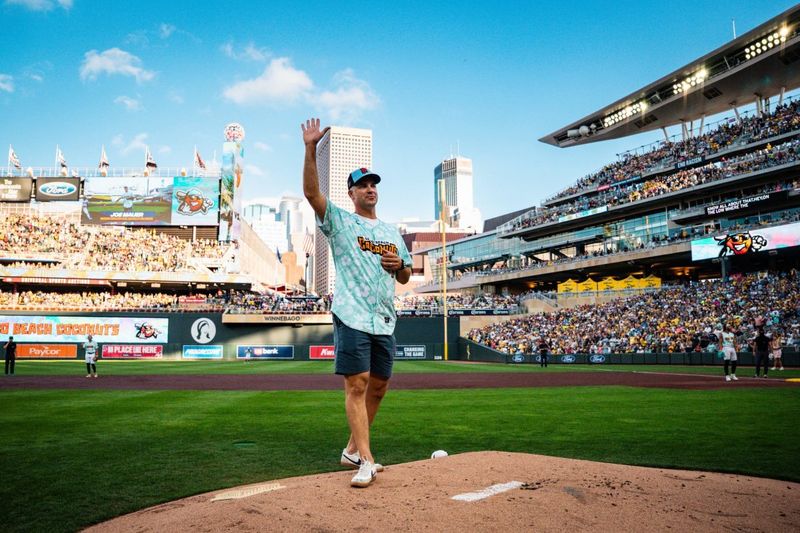 Review: SAVANNAH BANANAS at Target Field Minneapolis Image