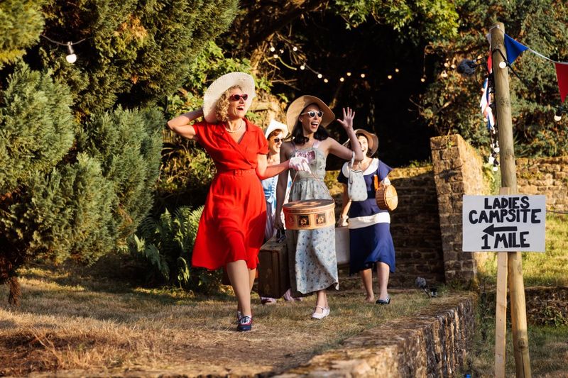 Review: LOVE'S LABOUR'S LOST & MUCH ADO ABOUT NOTHING, Orange Tree on the Hill Image