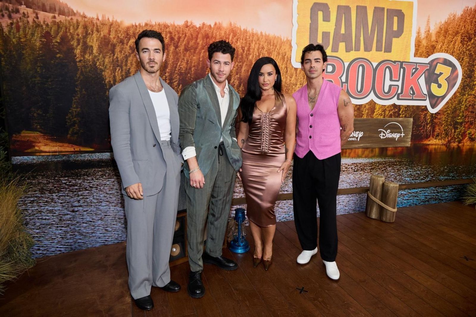 Photos: CAMP ROCK 3 World Premiere Draws Jonas Brothers, Demi Lovato — photo 1 of 2