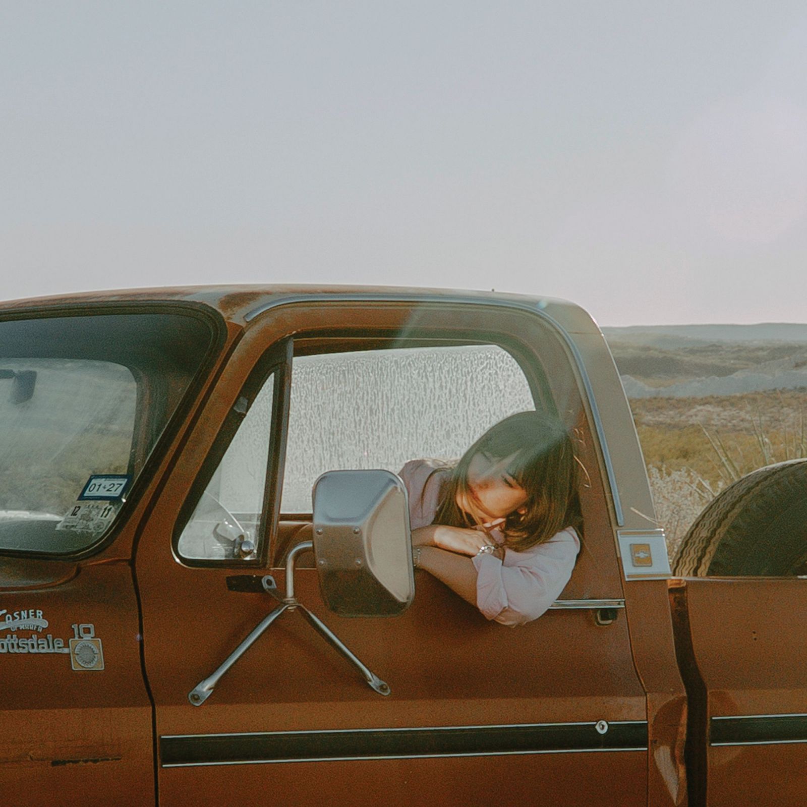 Photos: Jess Williamson Shares New Single TRACKING THE TROPICS — photo 2 of 2