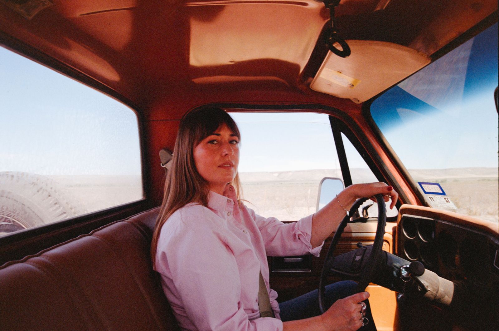 Photos: Jess Williamson Shares New Single TRACKING THE TROPICS — photo 1 of 2