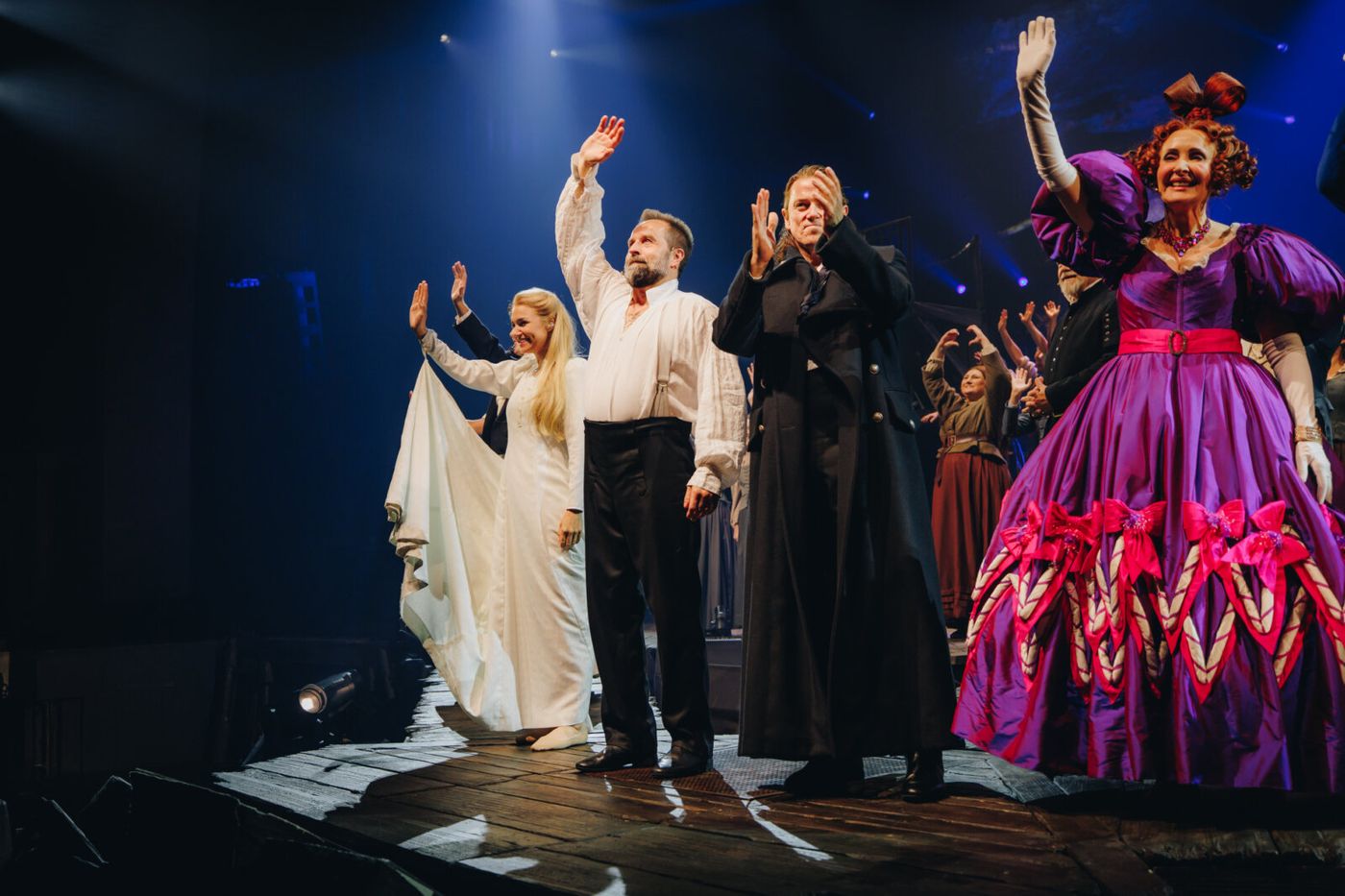 Photos: LES MISÉRABLES Wraps 2-Year Arena Tour, Welcoming 1.3 Million Fans in 34 Cities Image