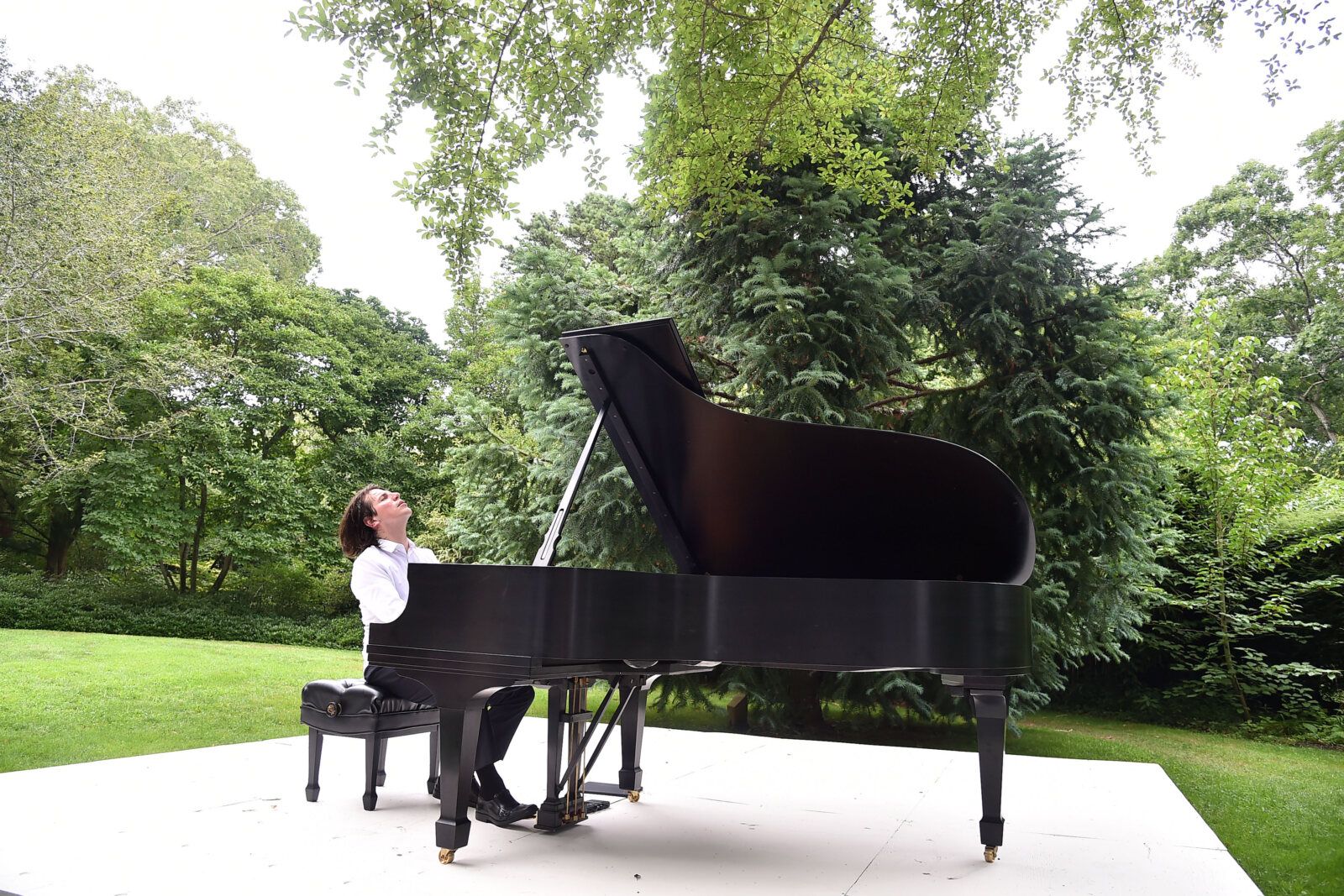 Photos: Llewellyn Sánchez-Werner Performs at LongHouse Reserve in Honor of Jack Lenor Larsen — photo 28 of 37