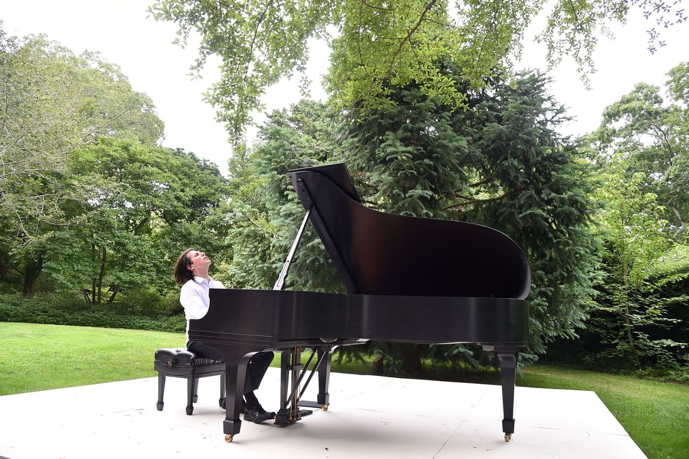 Photos: Llewellyn Sánchez-Werner Performs at LongHouse Reserve in Honor of Jack Lenor Larsen Image