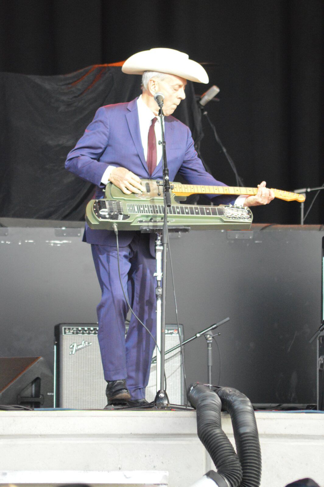 Photo Review: Mary Kutter and Junior Brown, Special Guest for Hank Williams, Jr. Image