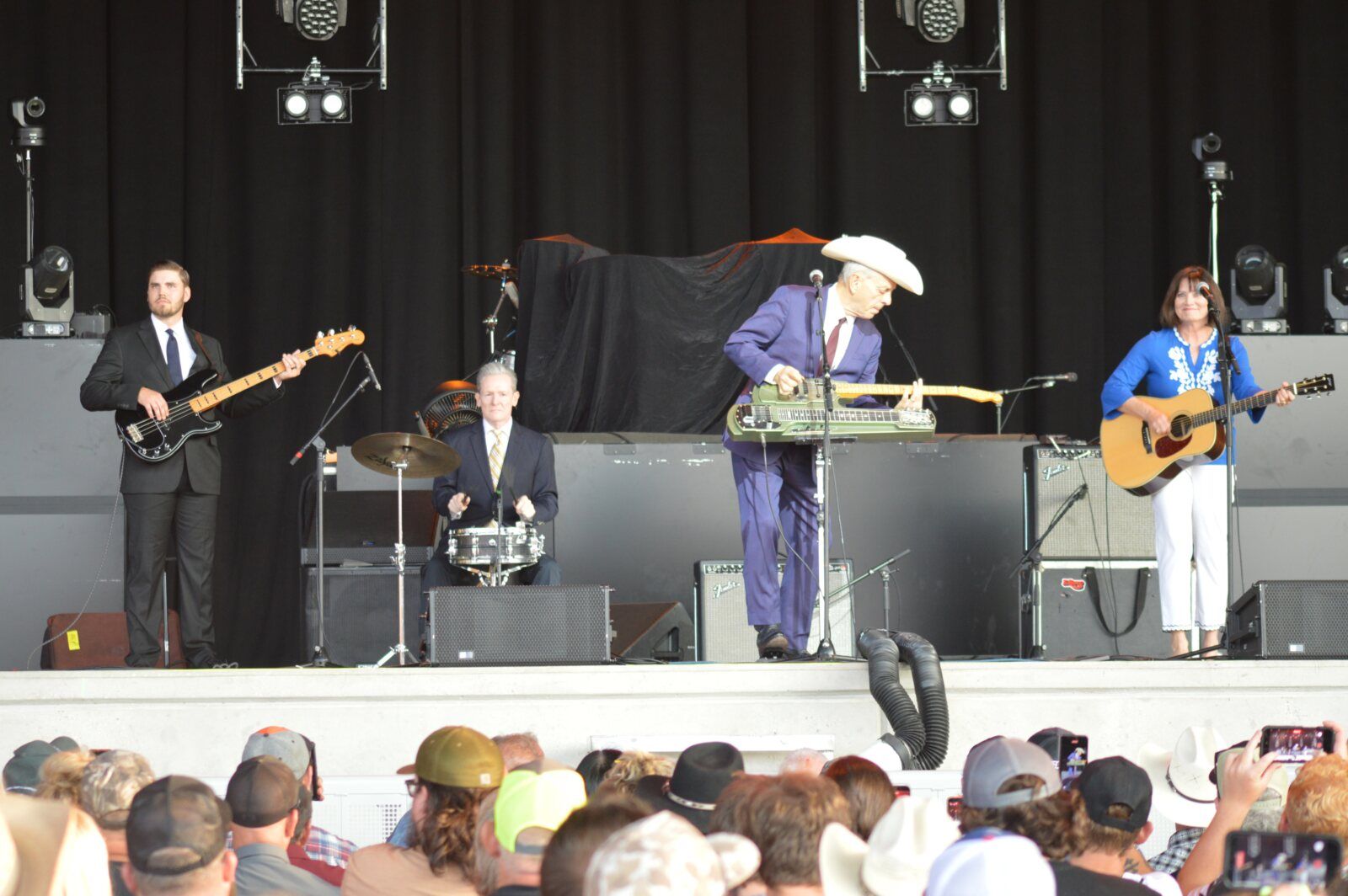 Photo Review: Mary Kutter and Junior Brown, Special Guest for Hank Williams, Jr. Image