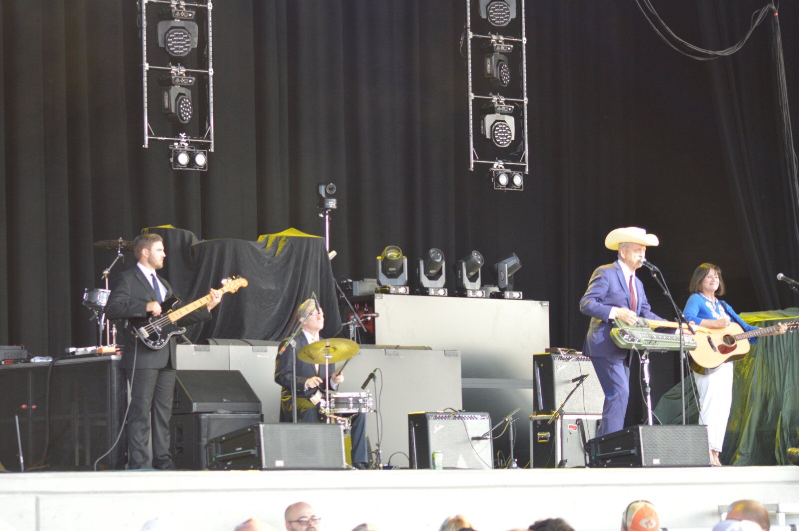 Photo Review: Mary Kutter and Junior Brown, Special Guest for Hank Williams, Jr. Image