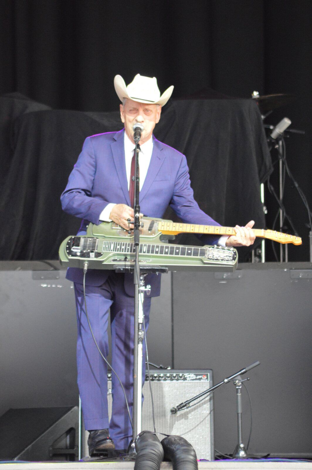 Photo Review: Mary Kutter and Junior Brown, Special Guest for Hank Williams, Jr. Image