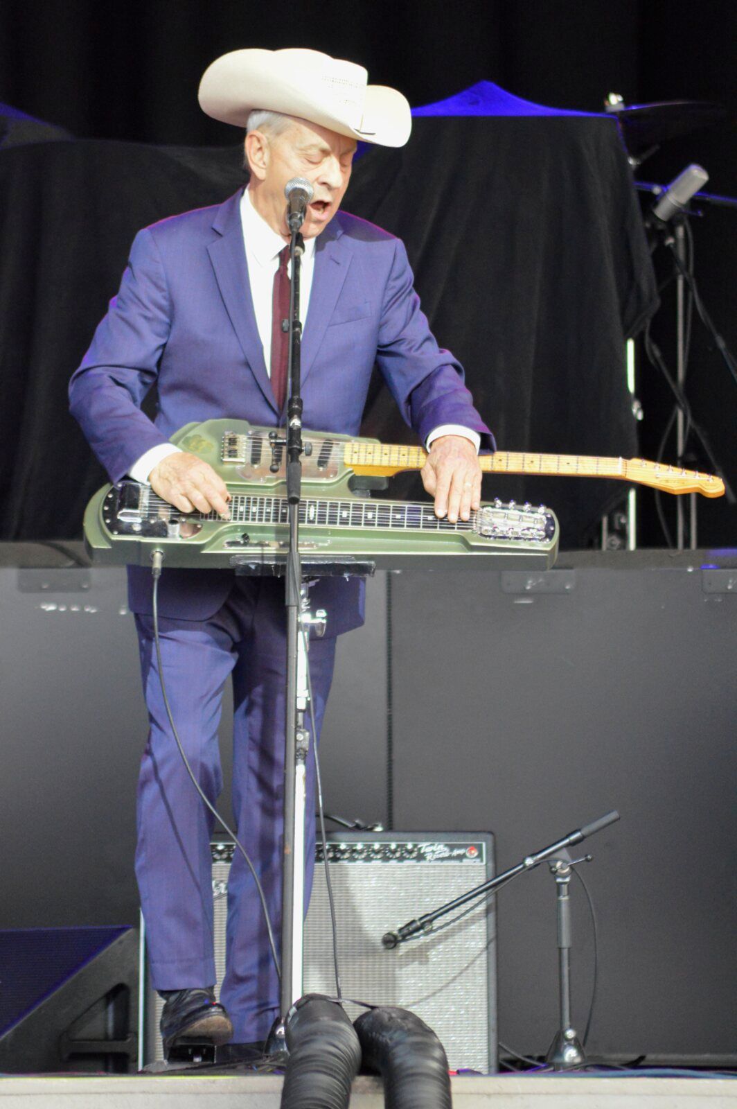 Photo Review: Mary Kutter and Junior Brown, Special Guest for Hank Williams, Jr. Image