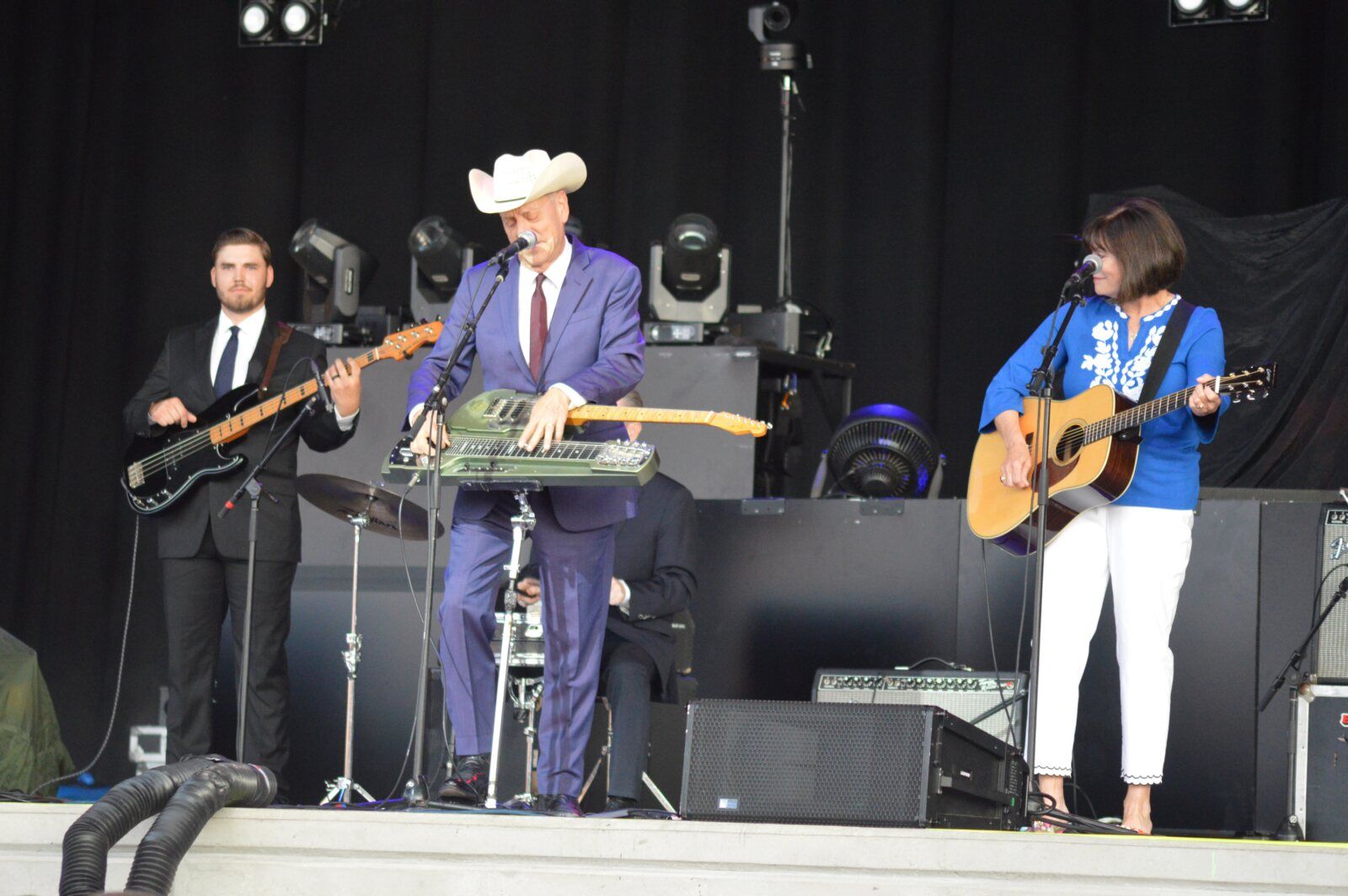 Photo Review: Mary Kutter and Junior Brown, Special Guest for Hank Williams, Jr. Image