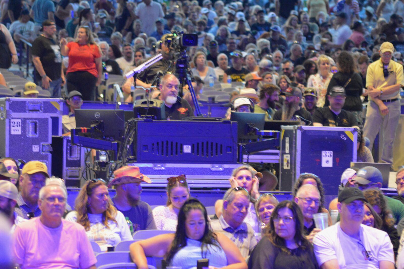 Photo Review: Mary Kutter and Junior Brown, Special Guest for Hank Williams, Jr. Image