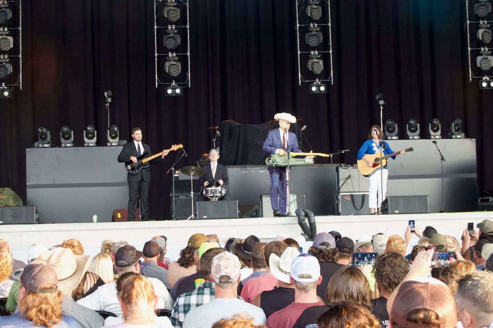 Photo Review: Mary Kutter and Junior Brown, Special Guest for Hank Williams, Jr. Image