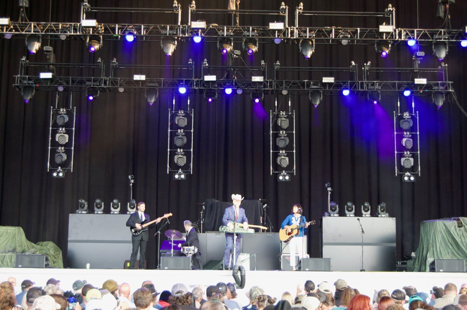 Photo Review: Mary Kutter and Junior Brown, Special Guest for Hank Williams, Jr. Image