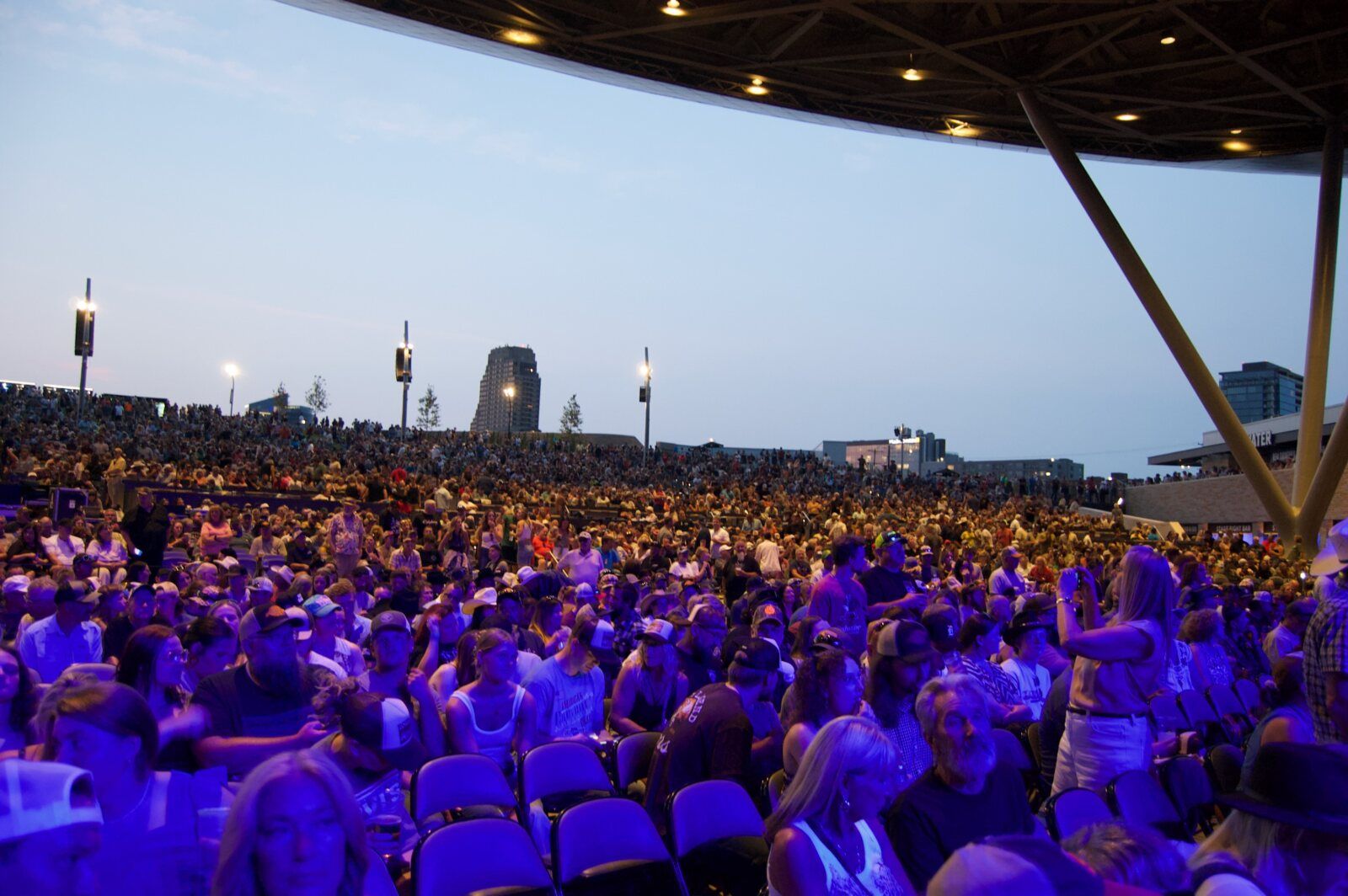 Photo Review: Mary Kutter and Junior Brown, Special Guest for Hank Williams, Jr. Image