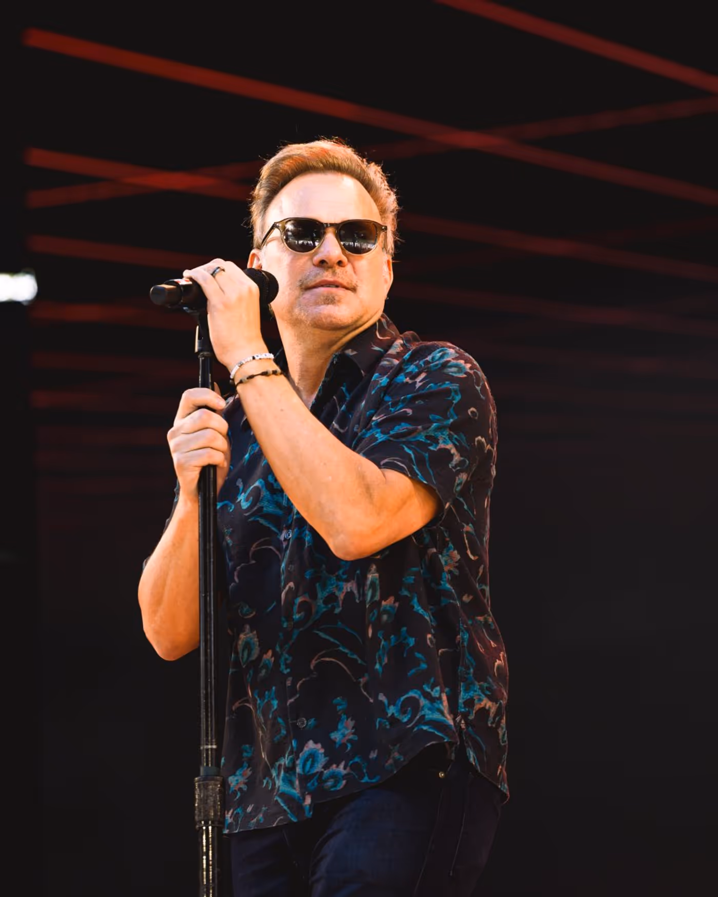 Norbert Leo Butz Slams Negative Review of BIG FISH During His Performance at The Festival Image