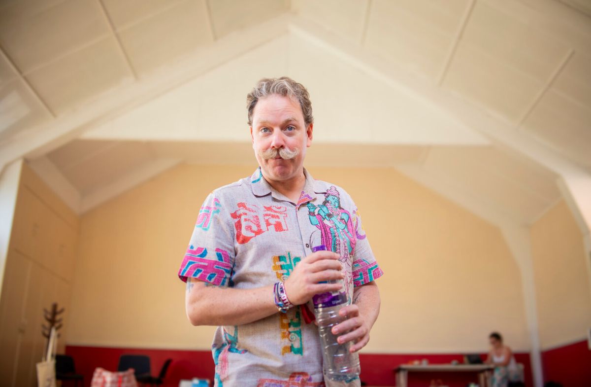 Rufus Hound in rehearsal for The Other Side of Murder (c) James Findlay at Photos: Rufus Hound, Susie Blake and More Rehearse THE OTHER SIDE OF MURDER