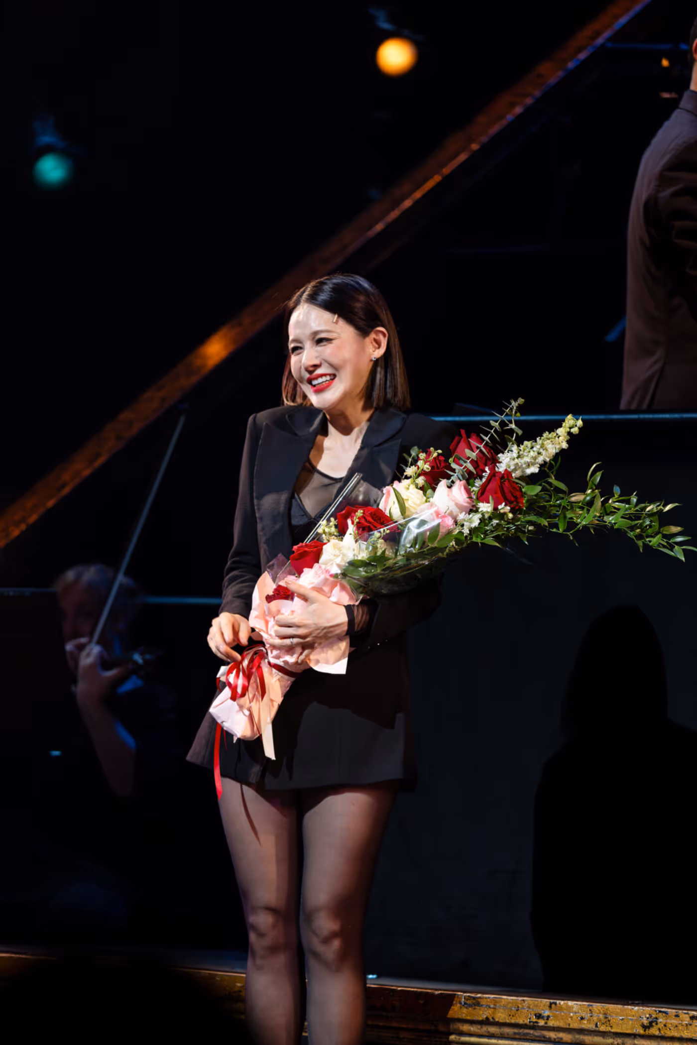 Photos/Video: Korean Pop Star Ivy Takes Her First Bows In CHICAGO On Broadway Image