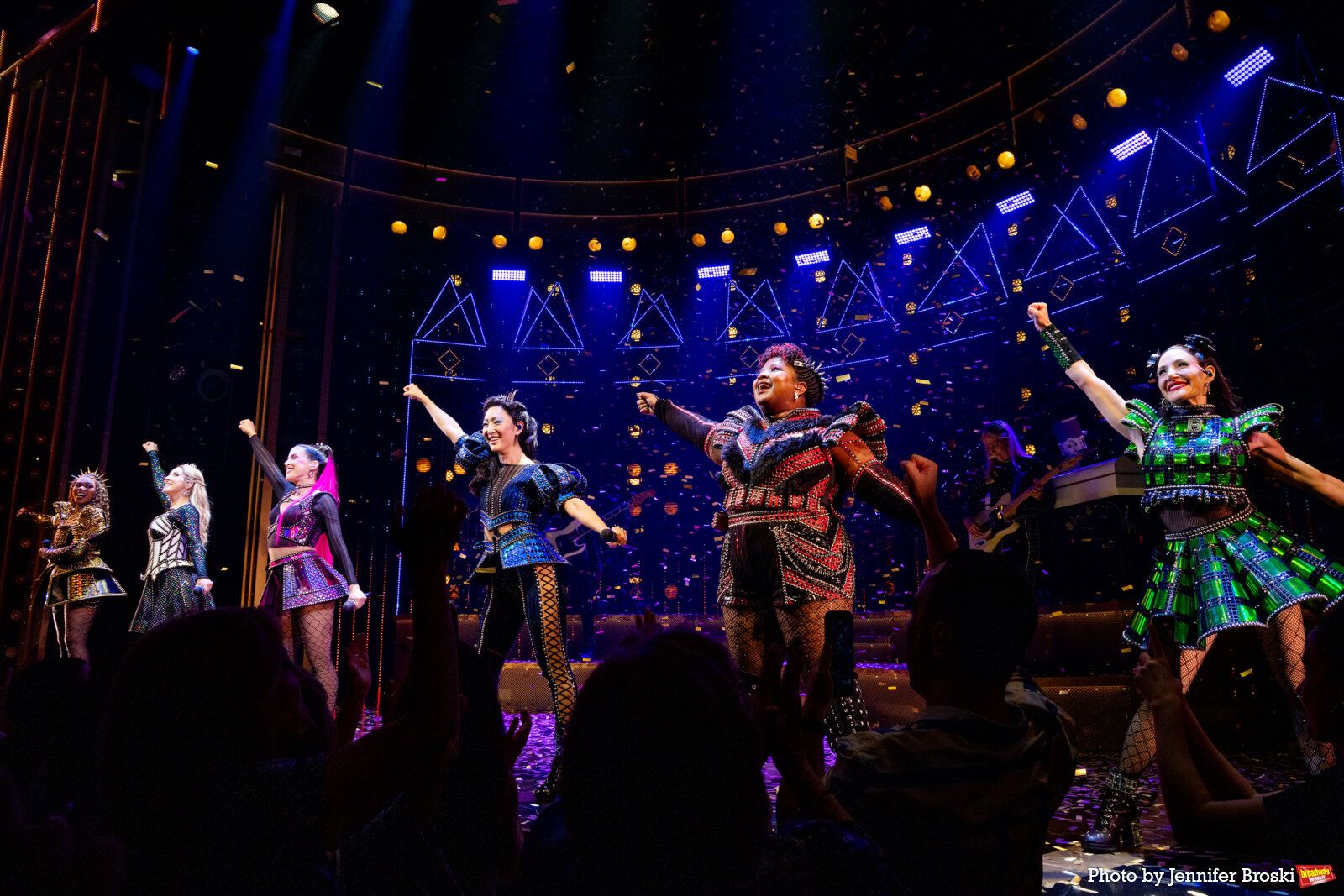 Photos: SIX Welcomes New Queens Chloe Tucker Caine, Natalie Paris, Aimie Atkinson & Stephanie Jae Park  — photo 19 of 24