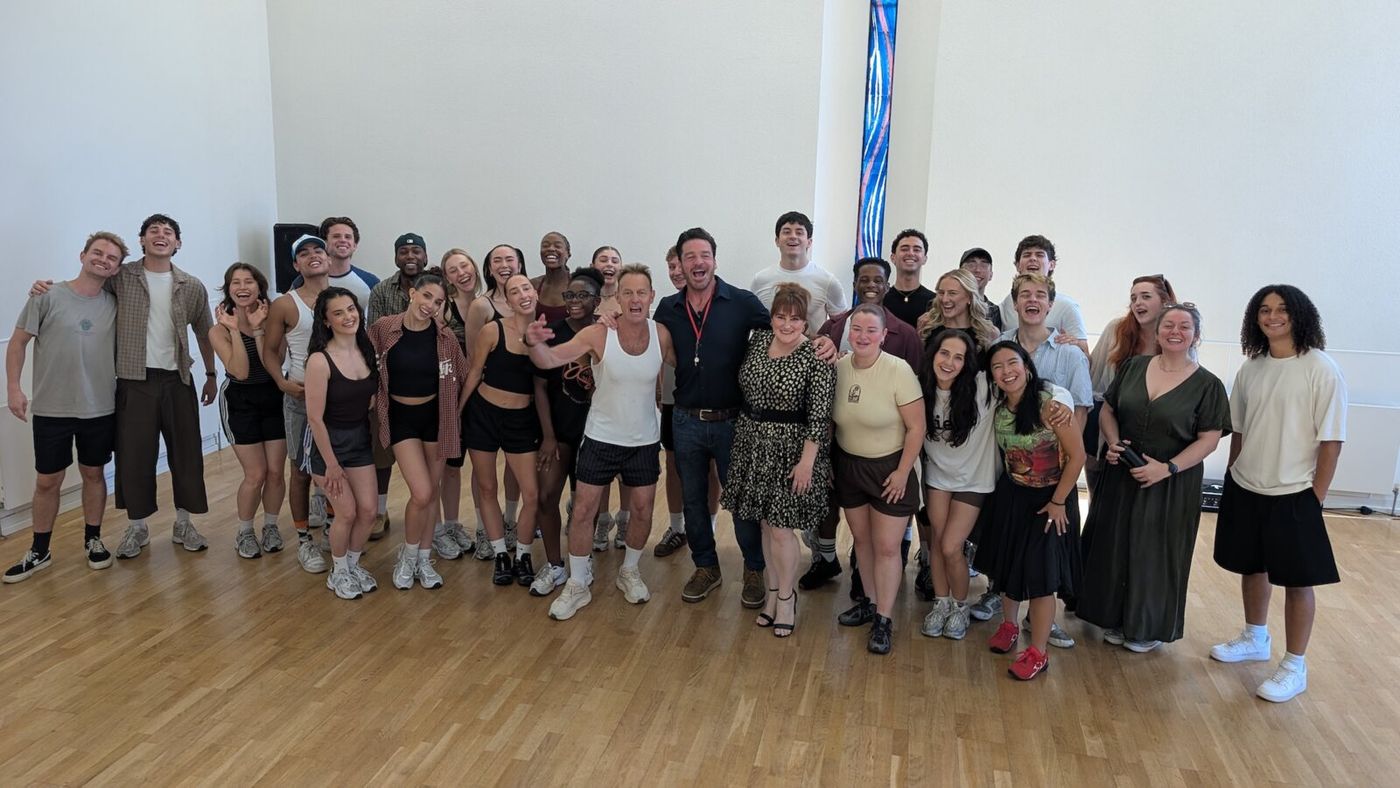 Photo/Video: Original Coach Bolton, Bart Johnson, Surprises HIGH SCHOOL MUSICAL West End Cast Image