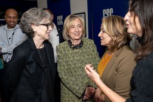 Laura Strausfeld, Hillary Clinton, Esther Perel, Alissa Quart @ BroadwayWorld Laura Strausfeld, Hillary Clinton, Esther Perel, Alissa Quart Photo