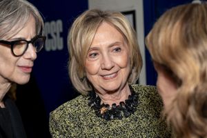 Laura Strausfeld, Hillary Clinton, Esther Perel @ BroadwayWorld Laura Strausfeld, Hillary Clinton, Esther Perel Photo