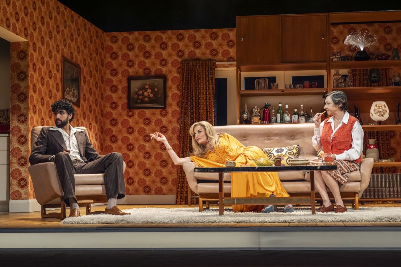 Review: ABIGAIL'S PARTY, Starring Tamzin Outhwaite, Harold Pinter Theatre Image