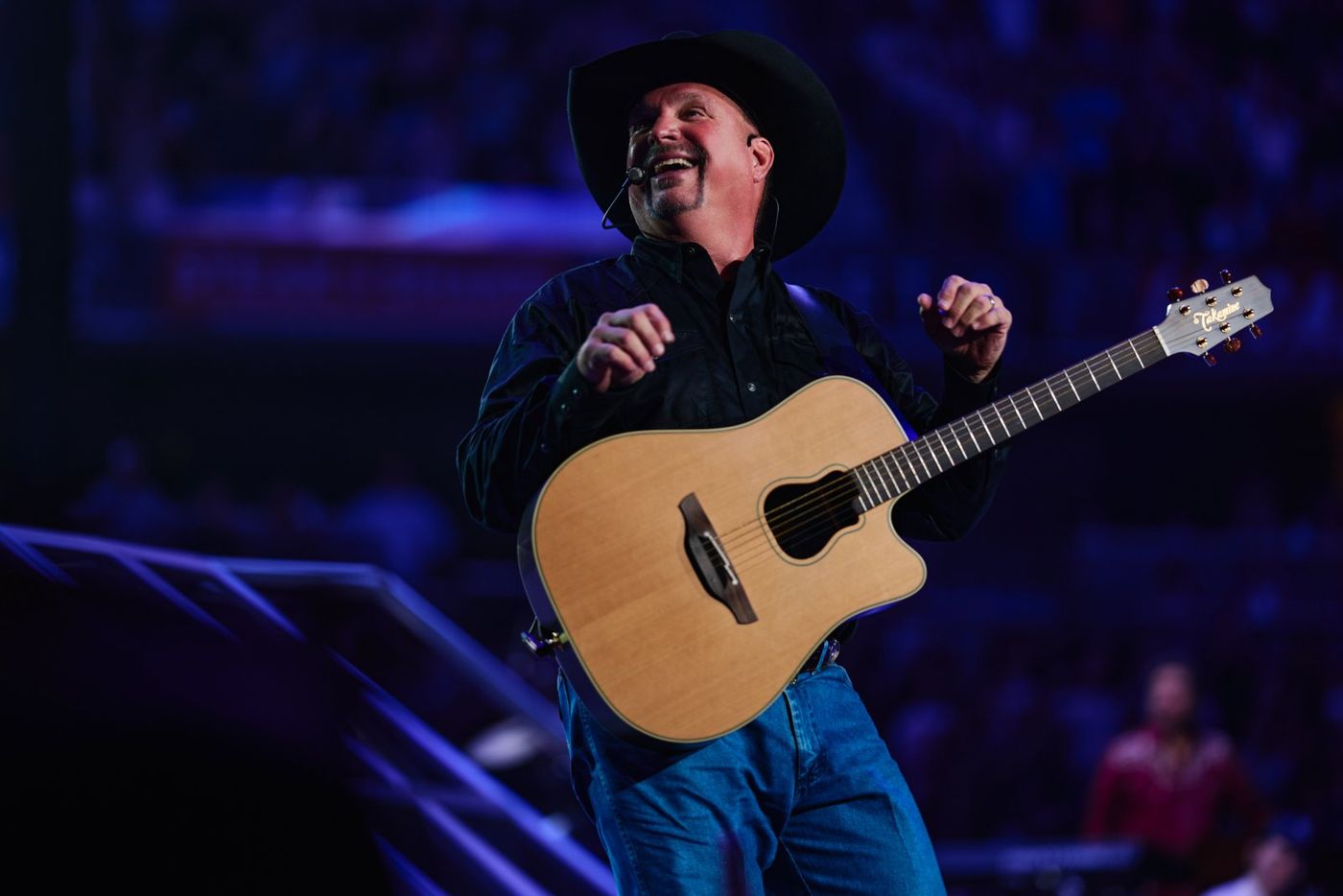 Photos: Garth Brooks Kicks Off BLAME IT ALL ON MY ROOTS Tour in Indianapolis Image