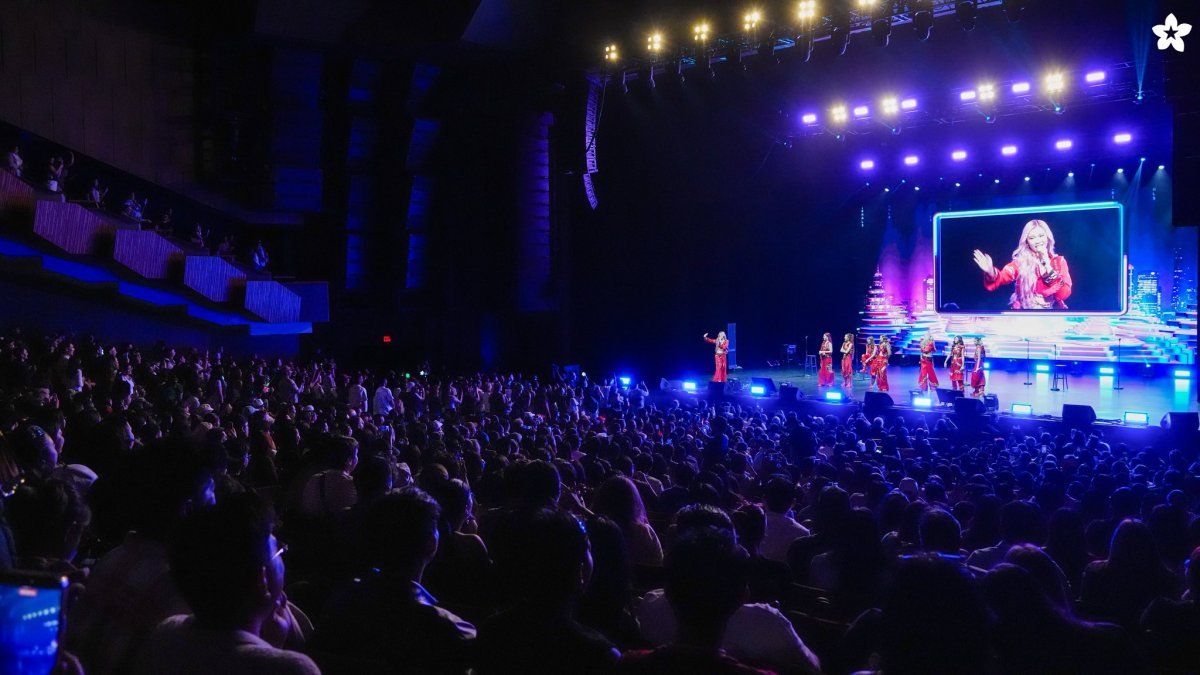 Review: BINI Continues to Evolve on the SIGNALS WORLD TOUR in Vancouver Image