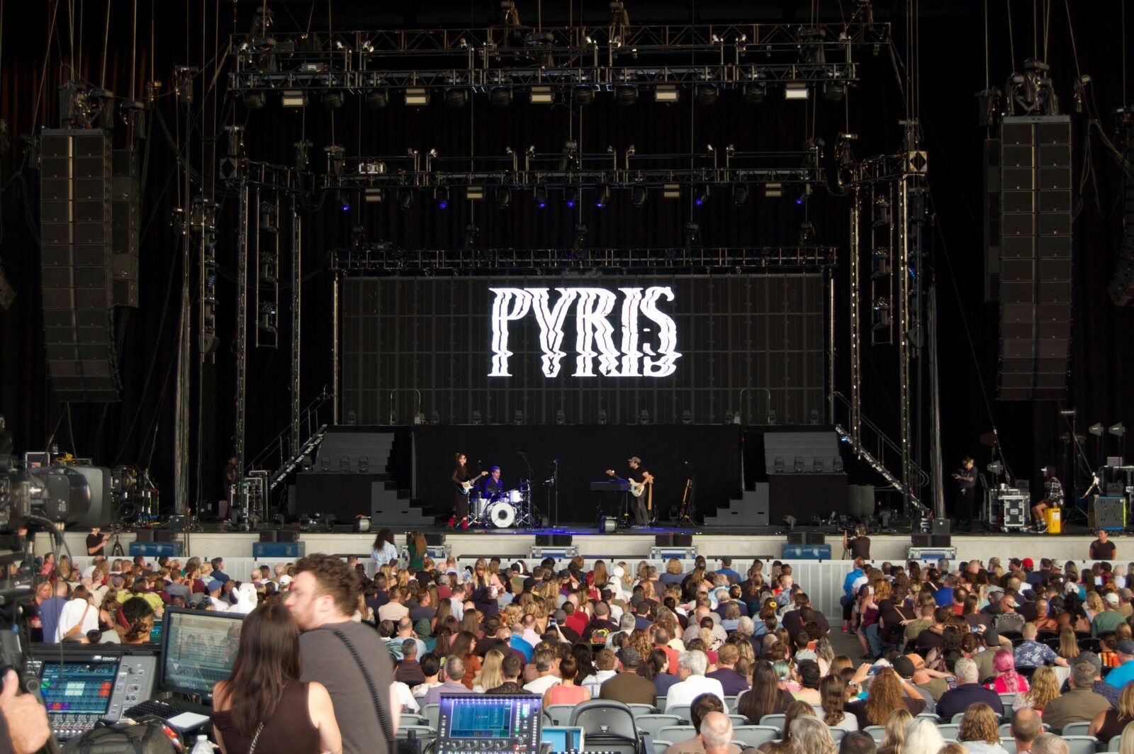 Photos: ARKAI and PVRIS S.G. For Lindsey Stirling Image