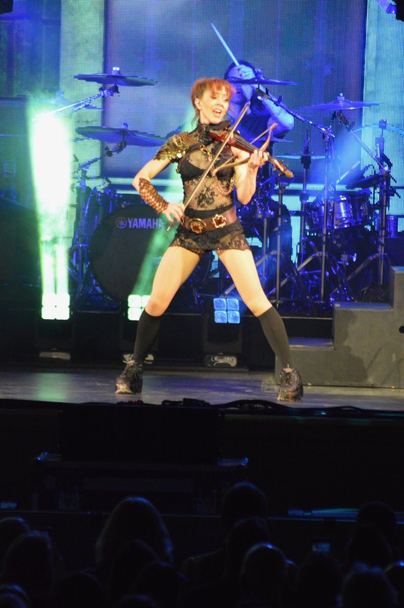 Review: LINDSEY STIRLING’S DUALITY TOUR at Acrisure Amphitheater Image