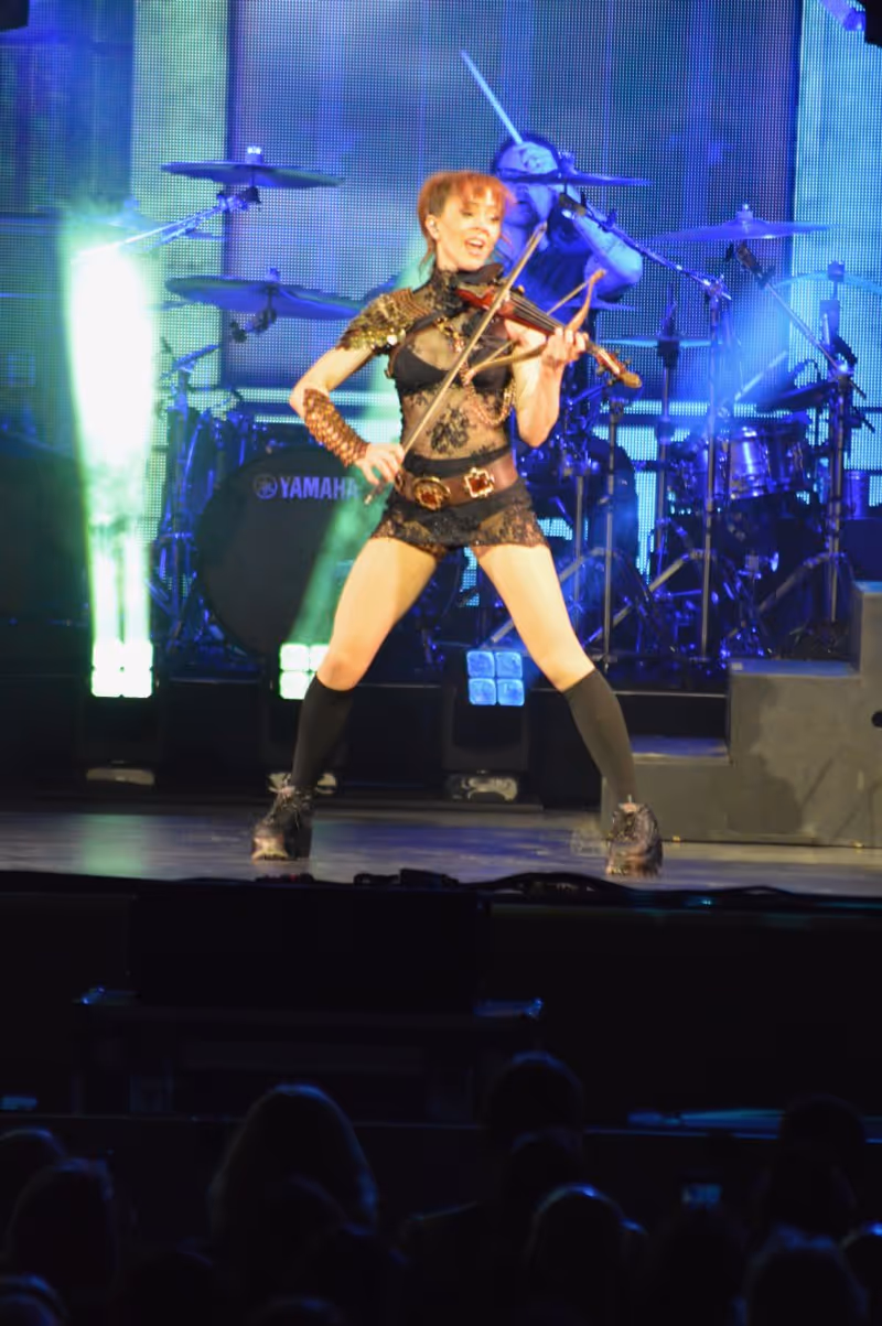 Review: LINDSEY STIRLING’S DUALITY TOUR at Acrisure Amphitheater Image