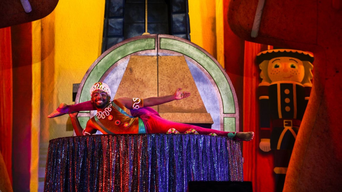 Photos: Cirque Dreams Holidaze Comes To Greensboro With A Reimagined Holiday Spectacular Image