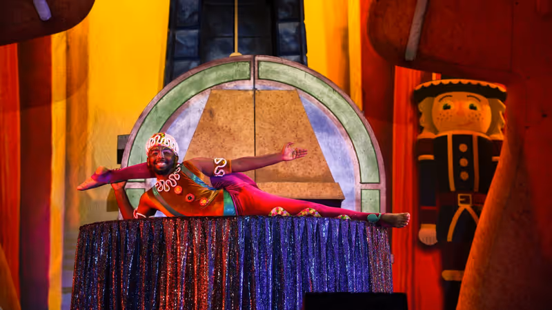 Photos: Cirque Dreams Holidaze Comes To Greensboro With A Reimagined Holiday Spectacular — photo 3 of 40