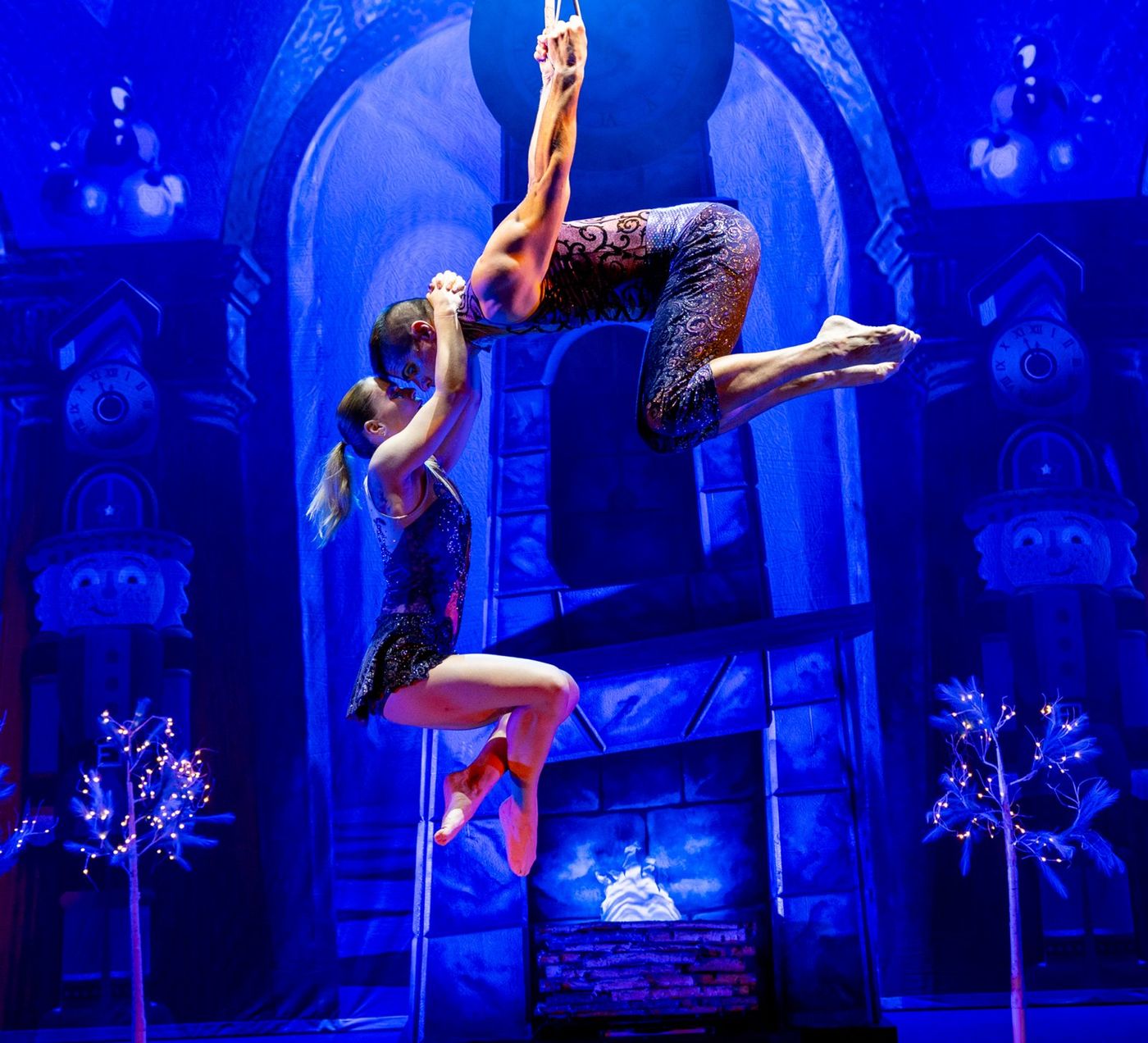 Photos: Cirque Dreams Holidaze Comes To Greensboro With A Reimagined Holiday Spectacular Image