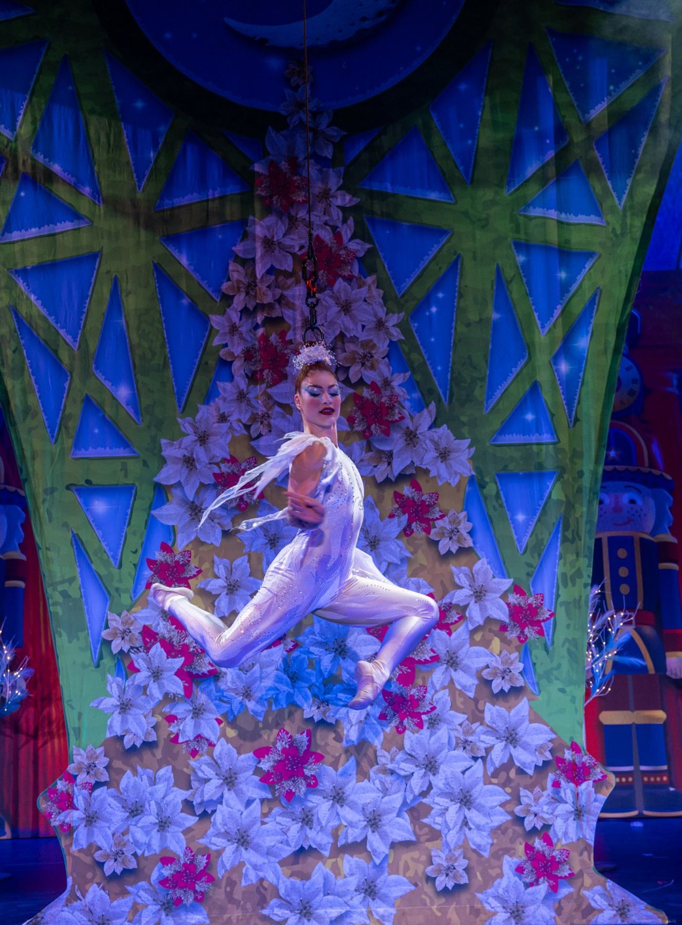 Photos: Cirque Dreams Holidaze Comes To Greensboro With A Reimagined Holiday Spectacular Image