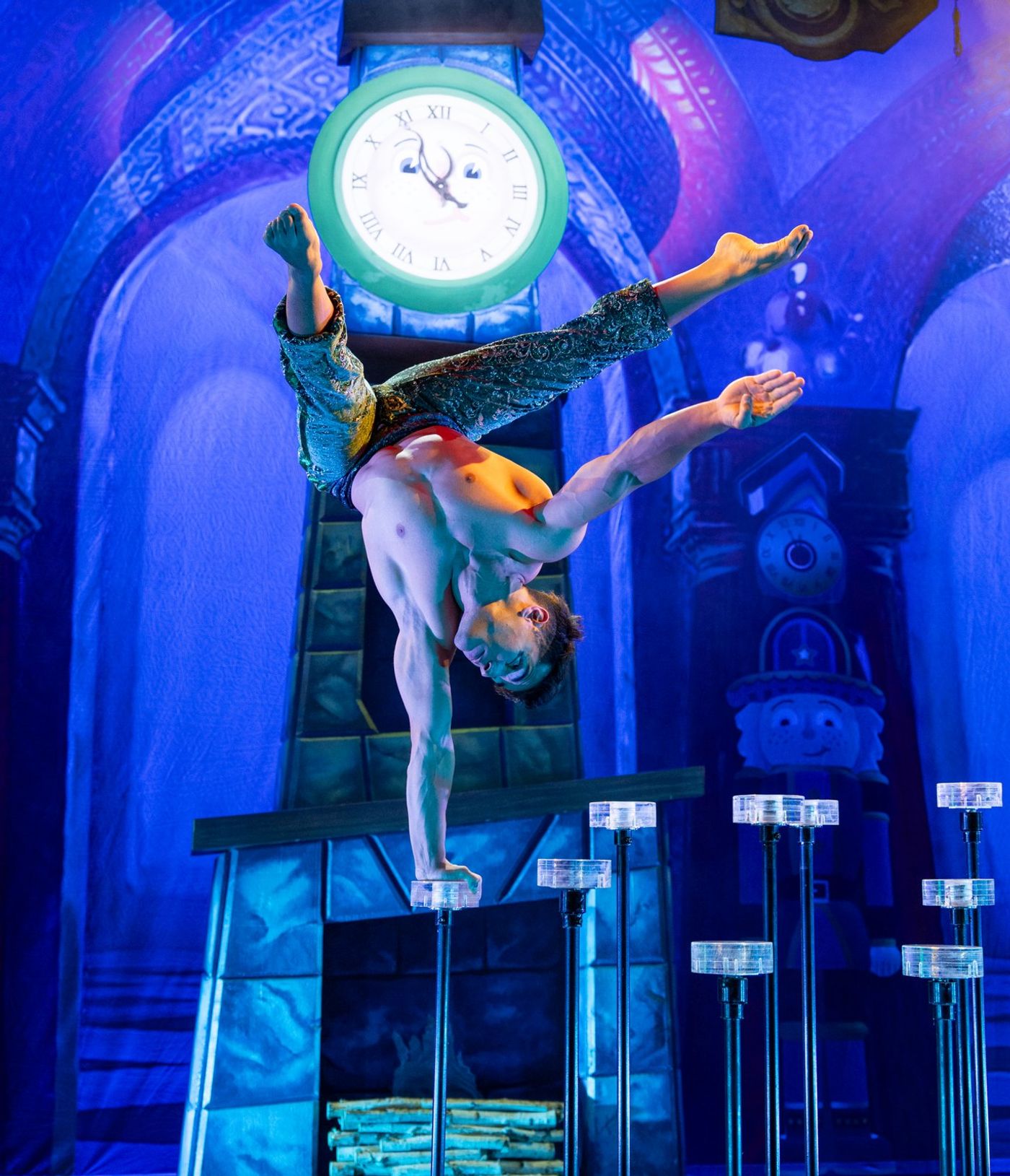 Photos: Cirque Dreams Holidaze Comes To Greensboro With A Reimagined Holiday Spectacular Image