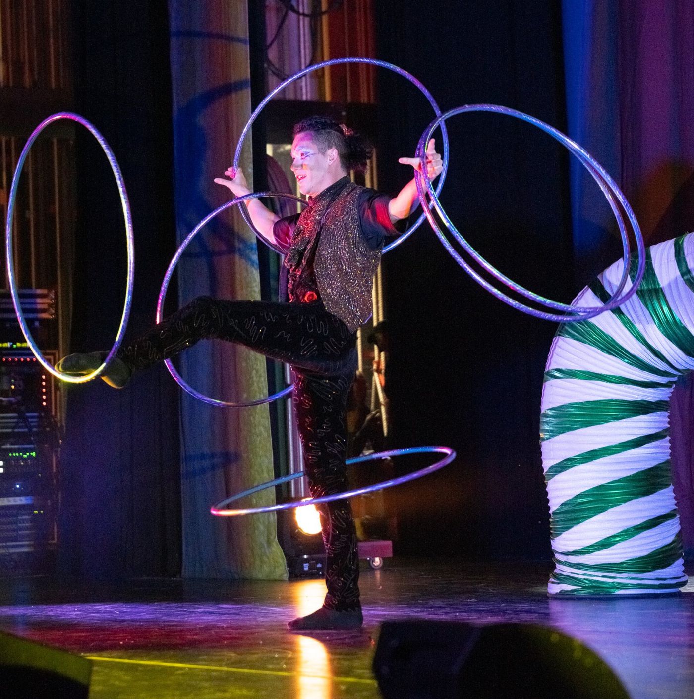Photos: Cirque Dreams Holidaze Comes To Greensboro With A Reimagined Holiday Spectacular Image