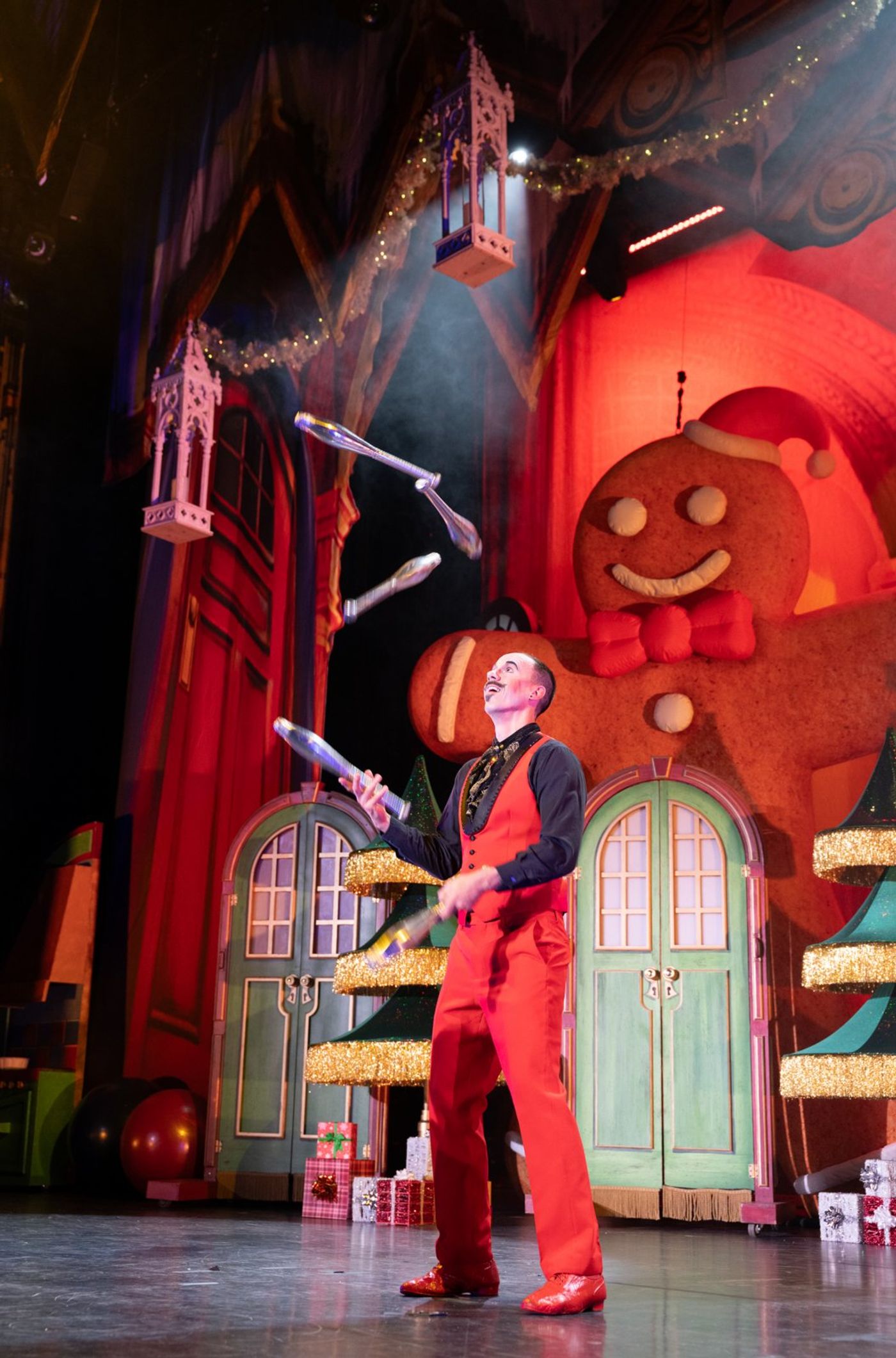 Photos: Cirque Dreams Holidaze Comes To Greensboro With A Reimagined Holiday Spectacular Image