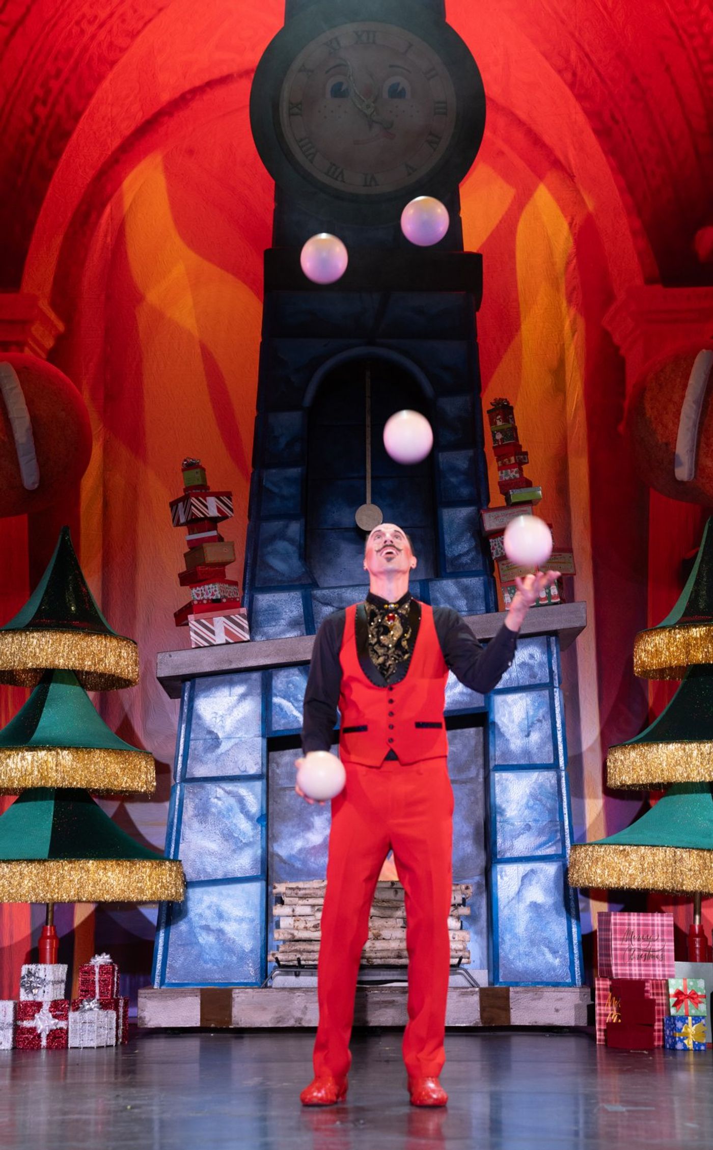 Photos: Cirque Dreams Holidaze Comes To Greensboro With A Reimagined Holiday Spectacular Image