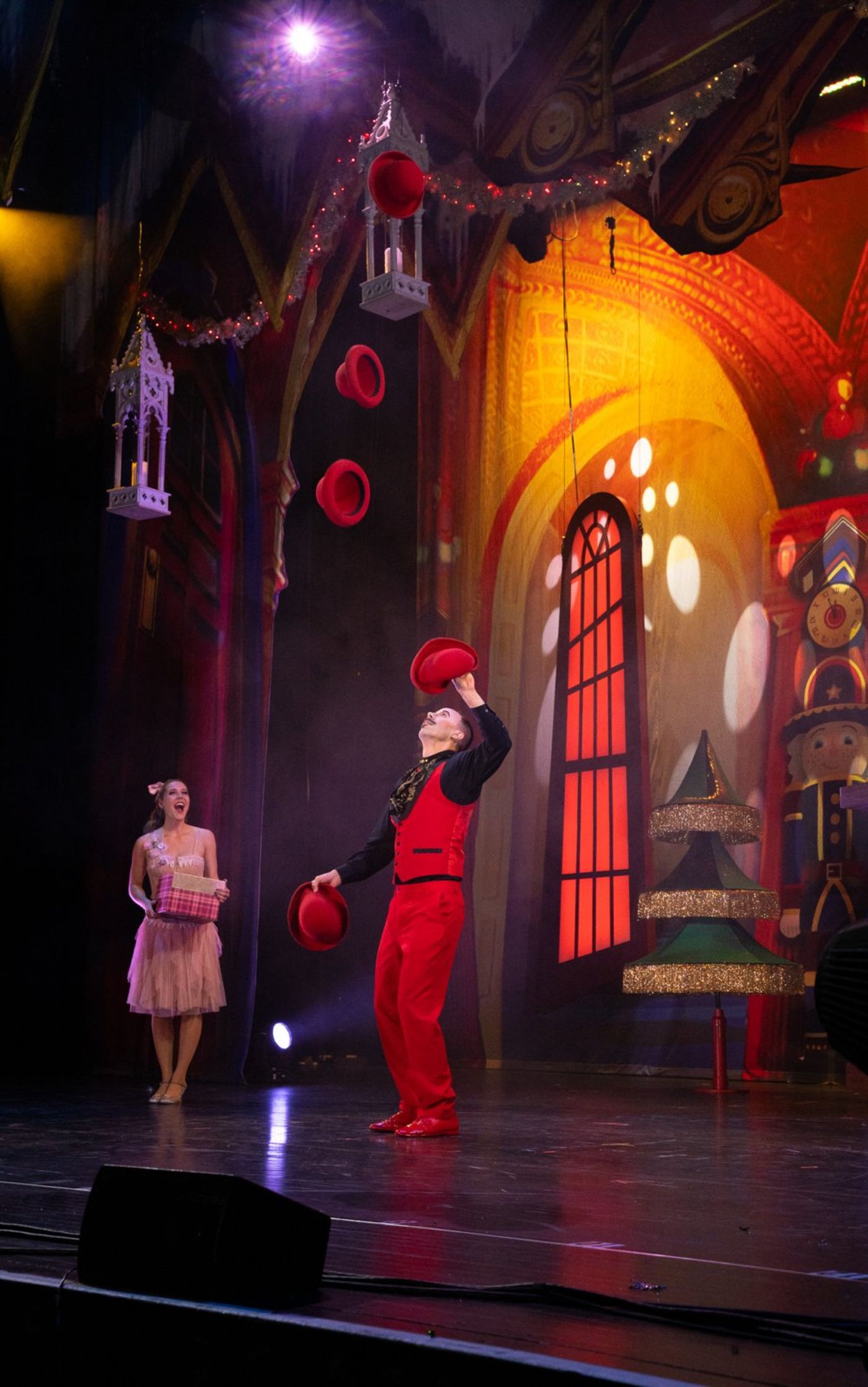 Photos: Cirque Dreams Holidaze Comes To Greensboro With A Reimagined Holiday Spectacular Image
