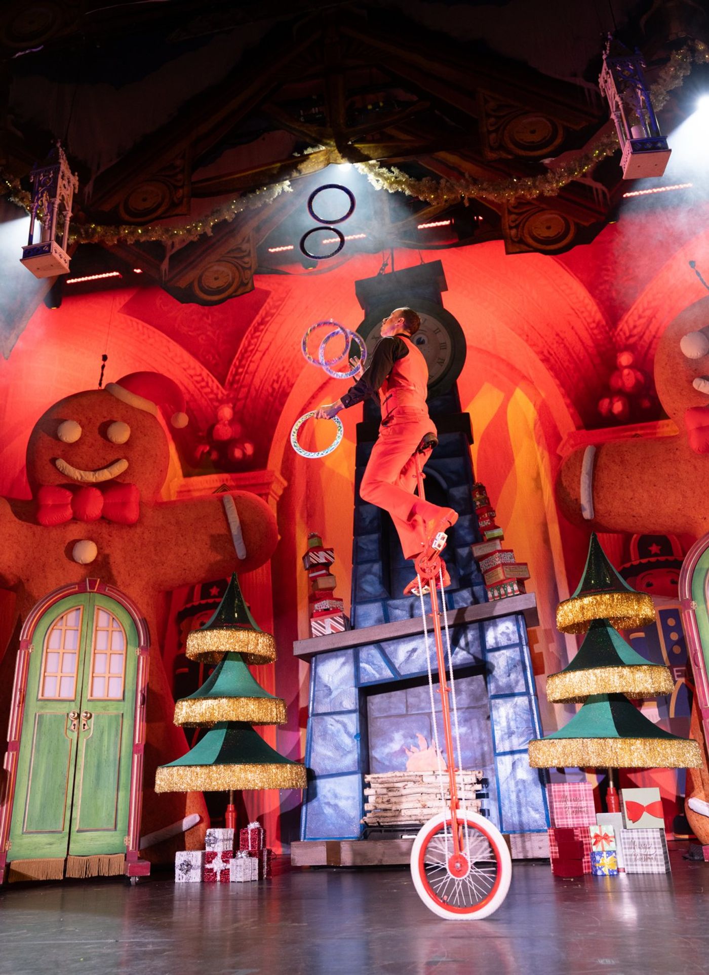 Photos: Cirque Dreams Holidaze Comes To Greensboro With A Reimagined Holiday Spectacular Image