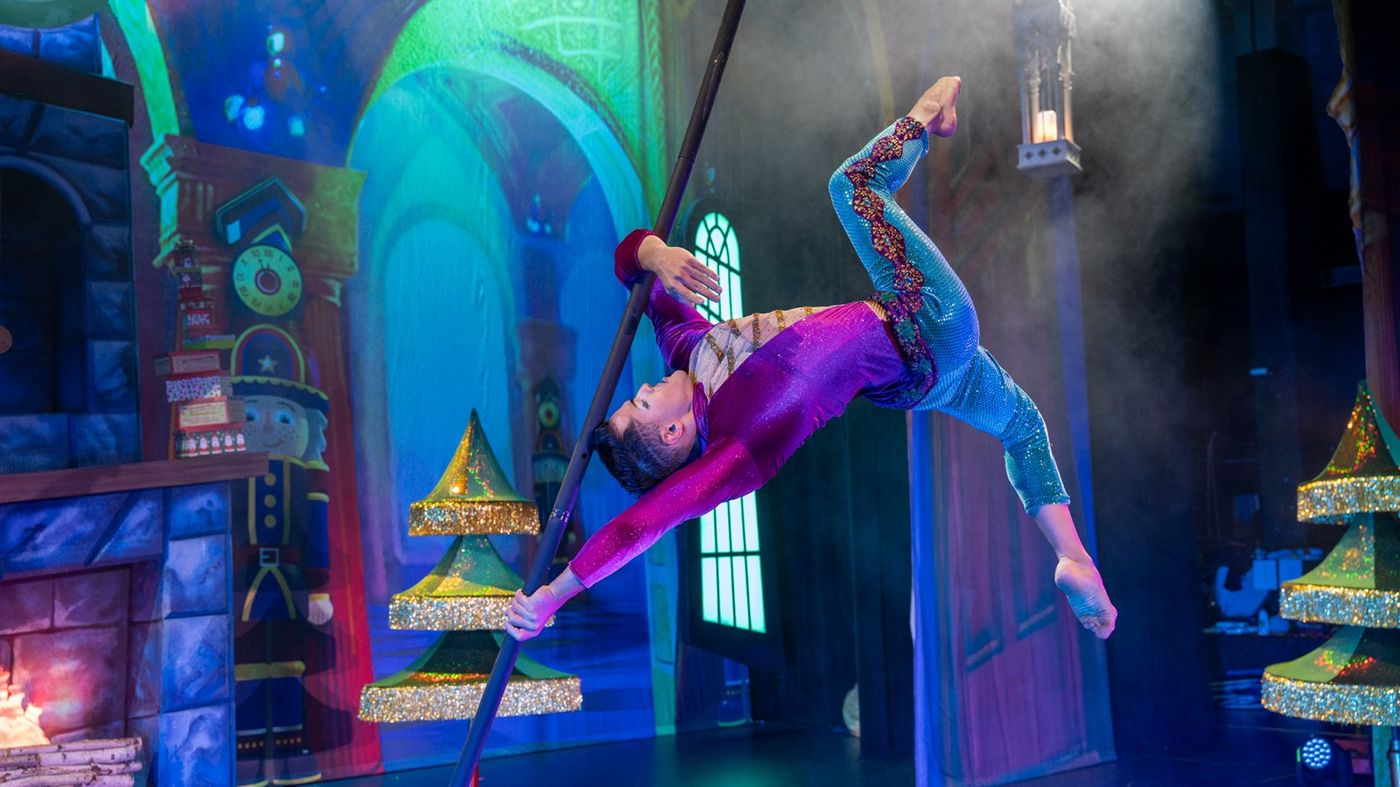 Photos: Cirque Dreams Holidaze Comes To Greensboro With A Reimagined Holiday Spectacular Image