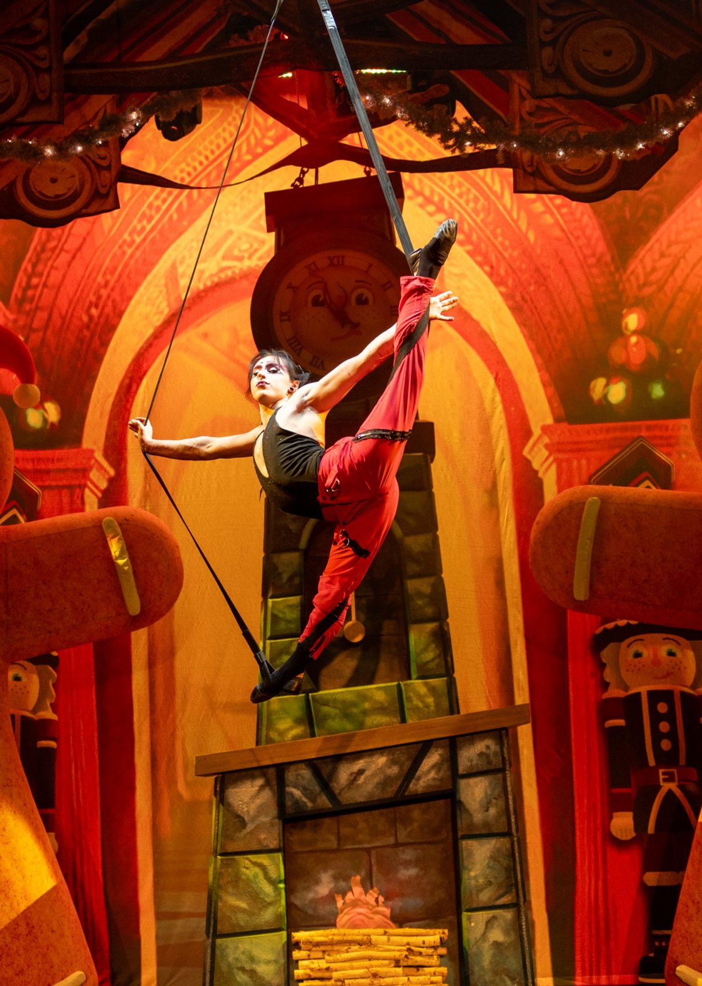 Photos: Cirque Dreams Holidaze Comes To Greensboro With A Reimagined Holiday Spectacular Image