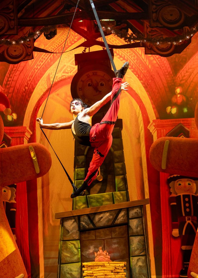 Photos: Cirque Dreams Holidaze Comes To Greensboro With A Reimagined Holiday Spectacular — photo 4 of 40