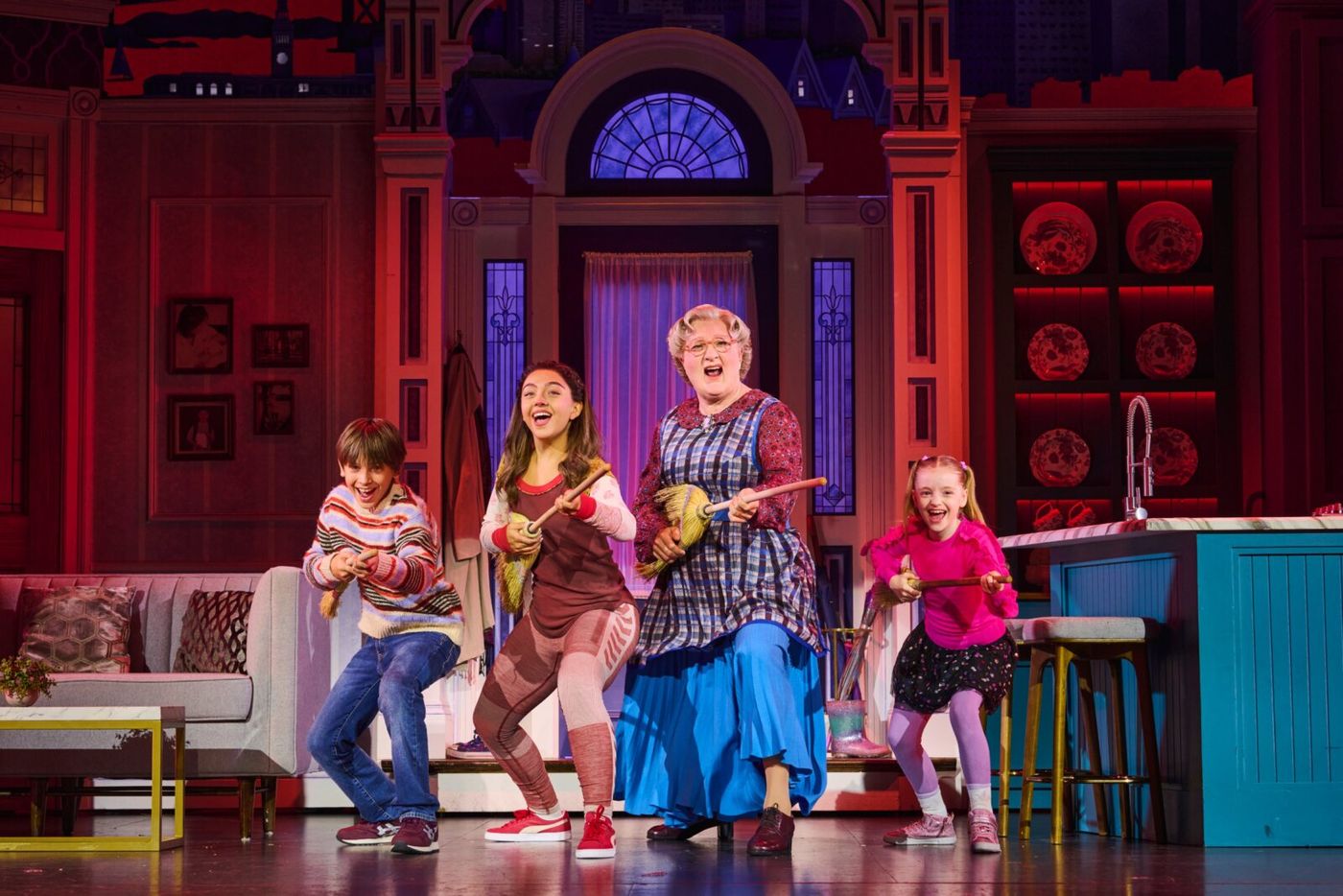 Photos: First Look at MRS. DOUBTFIRE UK & Ireland Tour Image